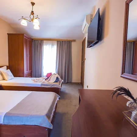 Хотел албатрос стар град